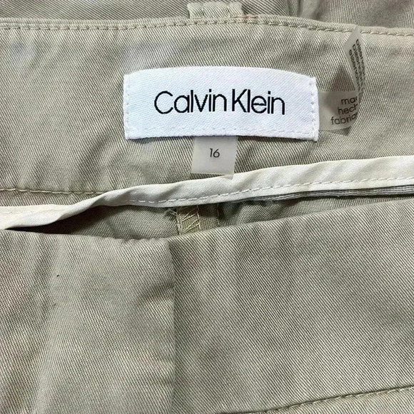Calvin Klein Woman’s Tan Shorts Z4 - Picture 3 of 5